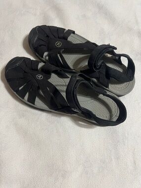 Keen Women's Black Close Toe Waterproof Sandals Size 11
